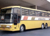 O mesmo modelo, aqui sobre Mercedes-Benz O-371 RSD na frota da Viação Araguarina, de Goiânia (GO); a fotografia foi tomada em 2002 na Rodoviária de Brasília (DF) (foto: Marcos Magalhães / onibusbrasil).