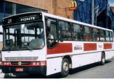 Ônibus semelhante, pertencente à empresa Rodovel, aplicado às linhas troncais de Blumenau (SC) (fonte: Ivonaldo Holanda de Almeida / egonbus).