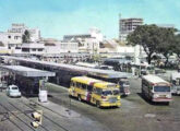 Ônibus urbano Carbrasa com chassi Mercedes-Benz LP em fotografia do centro de Fortaleza (CE) em 1971 (fonte: Paulo Queiroz Marques / fortalezanobre).