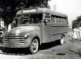 Ônibus Chevrolet carioca atendendo à linha Marechal Hermes-Padre Miguel em 1952 (fonte: Memórias do Subúrbio Carioca).