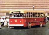 Um dos ônibus GM da CMTC no centro da capital paulista no início dos anos 60 (fonte: Renato Libeck / classicalbuses).