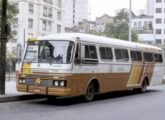 Líder sobre Mercedes-Benz LPO-1313 operado no transporte seletivo carioca pelo Expresso Pégaso (foto: Donald Hudson / onibusbrasil).