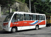 Minimax em chassi Mercedes-Benz LO-914 da empresa carioca Transurb ligando o Centro da cidade a Santa Tereza, à frente de um dos tradicionais bondes do bairro (fonte: portal ciadeonibus).