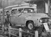 Cabine-dupla Ferrari para a picape F-100, em 1961 exposta no stand da Ford no II Salão do Automóvel (foto: Manchete).