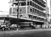 Ônibus semelhante, este da Viação Goretti, de Juiz de Fora (MG), em agosto de 1965 deixando o terminal rodoviário da cidade (fonte: portal mariadoresguardo).