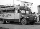 Uma carroceria J. Félix a caminho da modernização, ainda sem vidros nas janelas, porém já com bandeiras superiores; com mecânica Studebaker 1949-53, ligava Catolé do Rocha a Campina Grande (PB), via Caicó (RN) (fonte: onibusparaibanos).