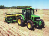 Trator John Deere 6100J.