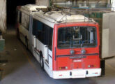 O trólei anterior, recolhido à garagem da Ambiental Transportes para ser restaurado (foto: Juverci de Melo das Neves; fonte: Ivonaldo Holanda de Almeida / portaldoonibus).