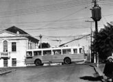 Trólebus Massari circulando por Porto Alegre (fonte: portal gauchazh.clicrbs).