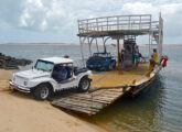 Dois buggies Selvagem na balsa de travessia do rio Curimataú, em janeiro de 2013, em Barra do Cunhaú (RN) (foto: LEXICAR).