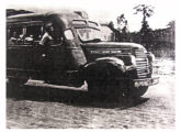 GMC 1941-42: note a padronização das carrocerias, fato raro na época.