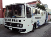 Monobloco Mercedes-Benz O-371, com salão e dormitórios para seis pessoas.