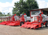 Colheidadeiras de grãos Werner 1107 TH, equipadas com plataformas para milho.