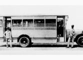 Um dos nove Studebaker com carroceria da Garage Moderna que, no final de 1927, constituíram a frota da nova Independência Auto Ônibus, do Rio de Janeiro (RJ) (fonte: Vida Doméstica).